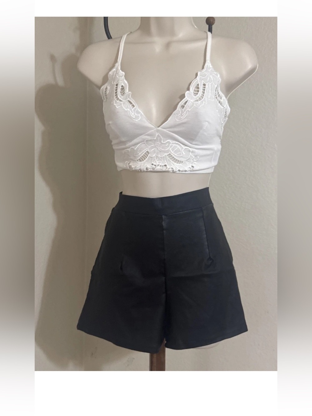 Black Faux Leather Shorts Women’s High Waist Sexy Night‑Out Windsor Vibe Size  M